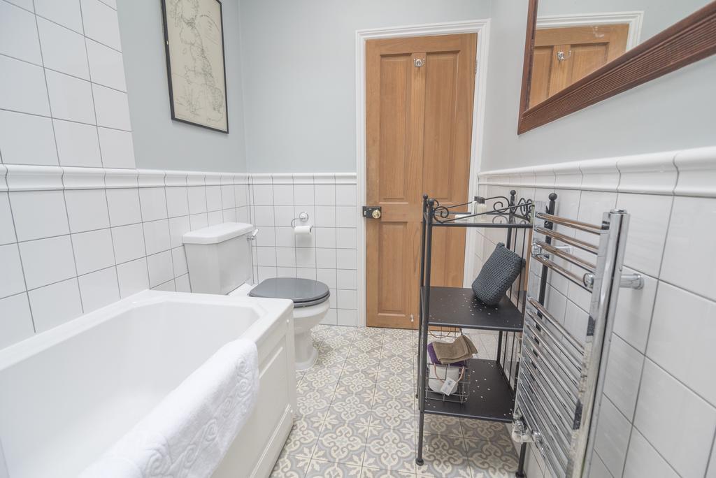 Traditional Home In Kew Gardens By Underthedoormat Richmond  Bagian luar foto